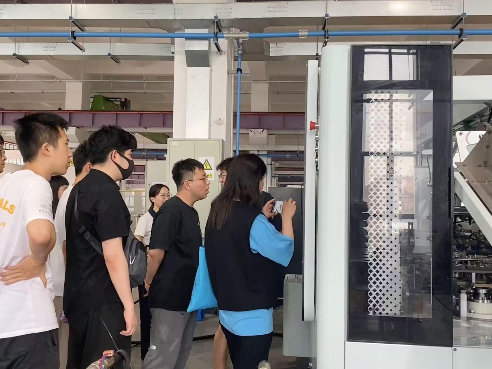 The doctoral team from the Department of Mechanical Engineering at Tsinghua University visited and exchanged ideas on Discover!